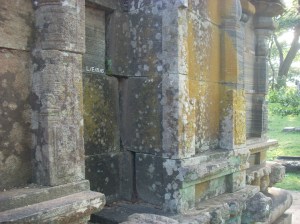 11_ruins_temple_doorway_carvings
