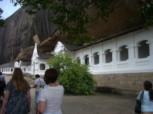 11_temple_cave_front